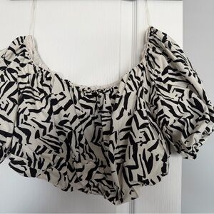 Off the shoulder Black and White Abstract Print Blouse